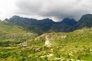 88 In discesa dal Lago dei curiosi vista verso il Rif. Calvi